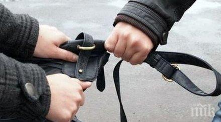 годишен апаш ограбил две жени отива съд