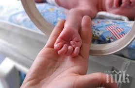 оперираха бебе два гръбнака четири крака