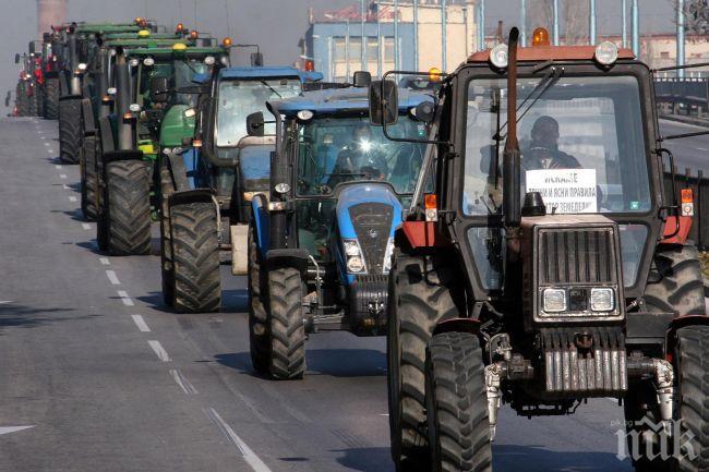 Демонстрантите в град Кавадарци излязоха на шествие с трактори

