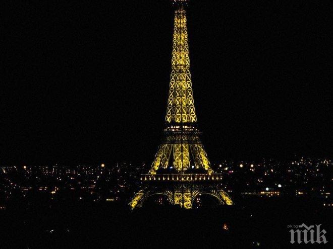 СОЛИДАРНОСТ! Точно в полунощ Айфеловата кула угасва в памет на загиналите при терора в Лондон