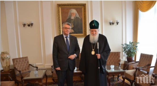 Патриарх Неофит се срещна с гръцкия посланик

