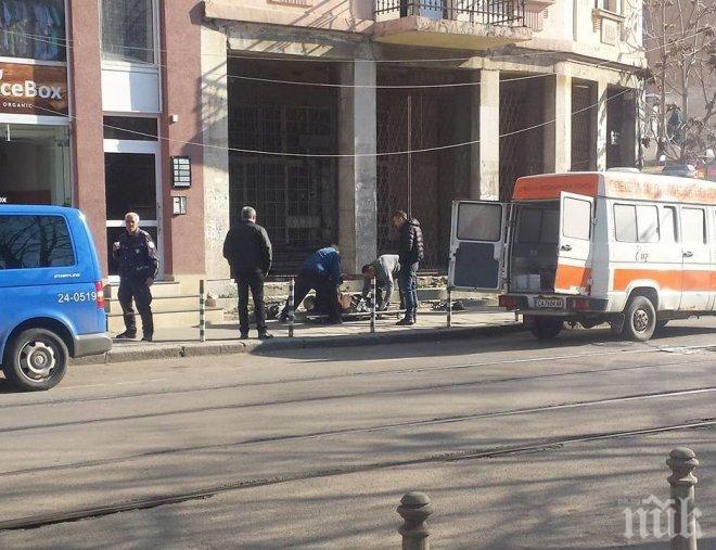 ИЗВЪНРЕДНО! Труп в центъра на София! Тялото е на клошар (СНИМКИ)
