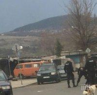 ИЗВЪНРЕДНО: Бандити посегнаха на полицаи в Кърджали!