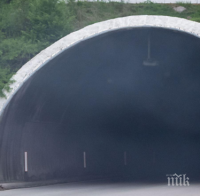 Аварирала кола затапи фаталния тунел 