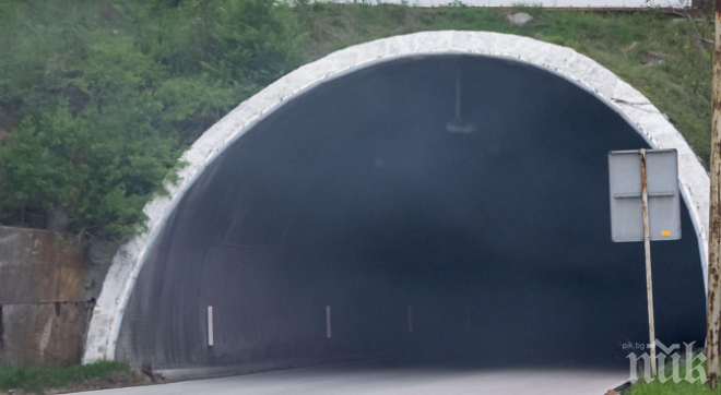 Аварирала кола затапи фаталния тунел Ечемишка