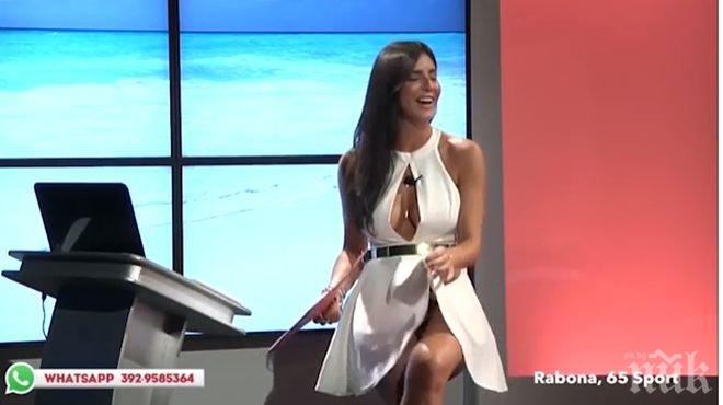 Сексапилна италианска тв водеща си показа гащичките в ефир (ВИДЕО)