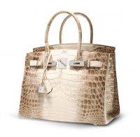 ПОТРЕС В ПЛОВДИВ! Адвокат удари свидетелка с чанта по главата 