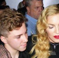 Синът на Мадона става модел