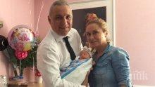 ПЪРВО В ПИК! Внучката на Стоичков чукна 6 месеца! (СНИМКИ)