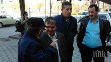 ИЗВЪНРЕДНО И ПЪРВО В ПИК! Джобния Херкулес с треперещи уста за Абаджията: Беше велик човек, всепризнат! Герджиков също дойде да изпрати легендата - вижте ВИДЕО от поклонението (СНИМКИ/ОБНОВЕНА)