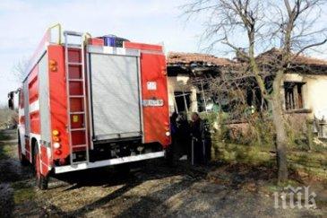 ужас мъж опасност живота тежки изгаряния пожар дома