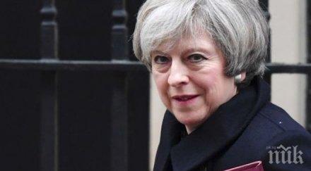 паундът полетя надолу подписването брекзит