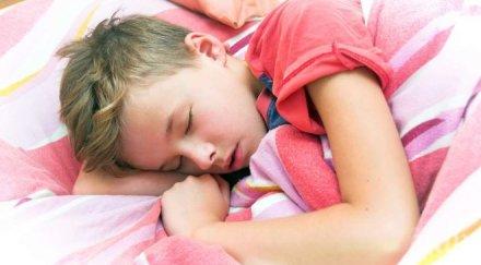 децата винаги спят тъмно