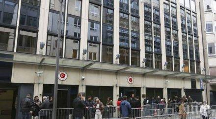 става опасно няколко души ранени сблъсъци турското консулство брюксел снимки