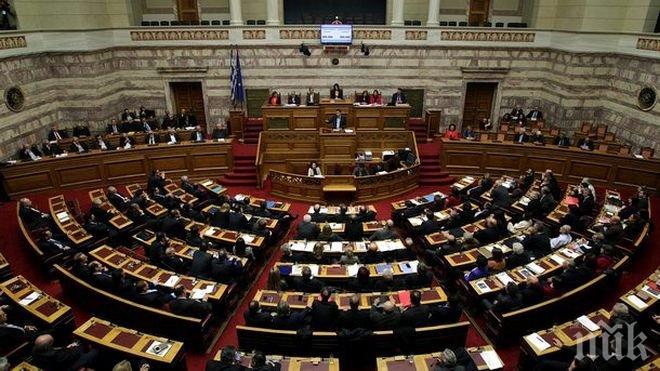 Партията на Ципрас натиска за орязване на депутатските заплати
