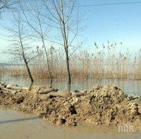 Скъсана дига на река Чая заплашва да наводни Катуница