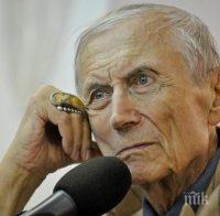 Поетът Евгений Евтушенко приет по спешност в болница