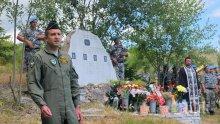"ПРЕЗИДЕНТЪТ ТАКА НАРЕДИ!" Радев мечтае да управлява България като казарма
