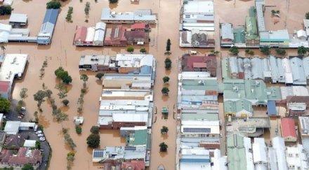 стихия двама души загинаха наводнения австралия