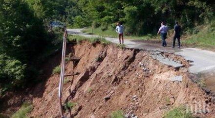 трагедия свлачище погреба човека индонезия