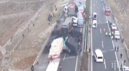 ужасяващо камиона сблъскаха магистрала двама загинаха ранени видео