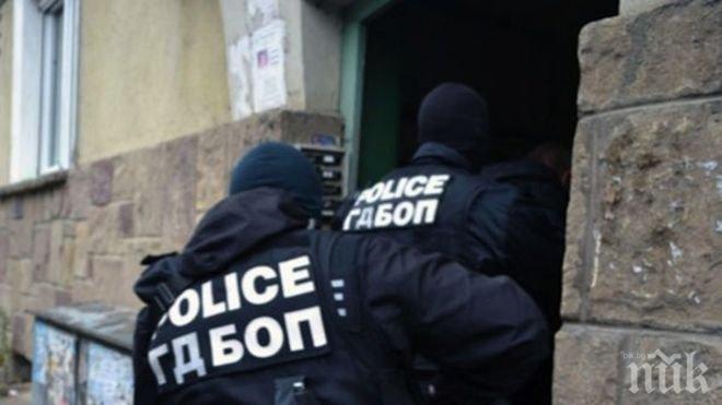 ЕКШЪН В БУРГАС! Закопчаха педофила Иван, примамвал малолетни във Фейсбук  