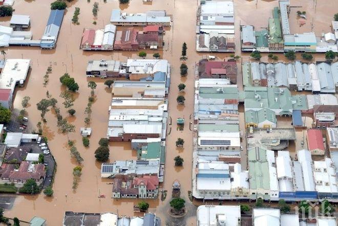 СТИХИЯ! Двама души загинаха при наводнения в Австралия