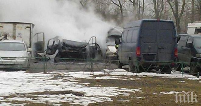 Взрив в Москва! Бомба изпепели цял паркинг с коли  