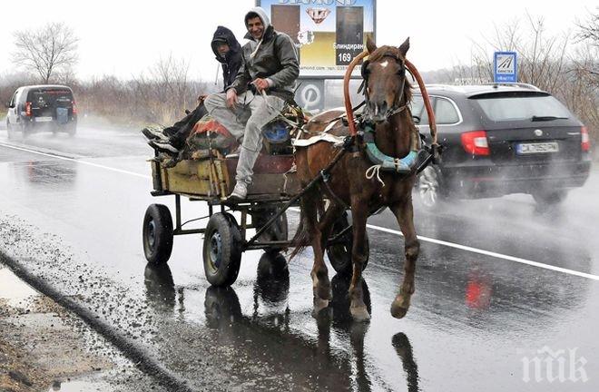 След каруците, инспектират бараките на врачанските роми