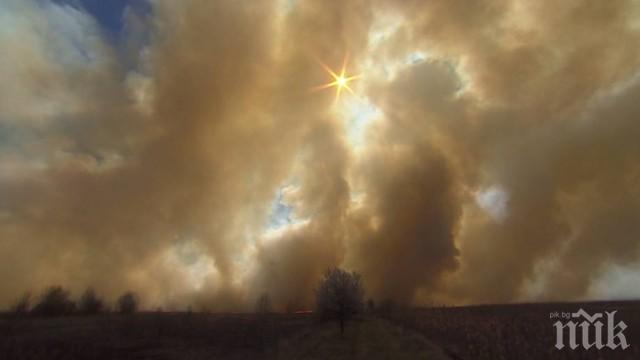 ИЗВЪНРЕДНО! Голям пожар гори край Копривщица