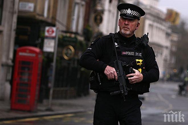 МАСОВИ АРЕСТИ! Полицията в Лондон закопча девет човека за нападение на бежанец