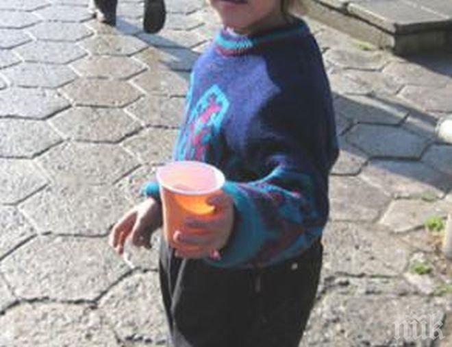 ПОТРЕС! Българка принуди 4-годишното си момиченце да проси в центъра на Благоевград – минувачите в шок (СНИМКИ/ВИДЕО)