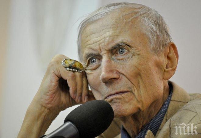 Поетът Евгений Евтушенко приет по спешност в болница