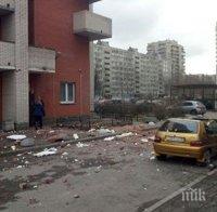 Истерия в Санкт Петербург! Срути се стена на сграда, хората звънят в полицията за взрив (ВИДЕО)