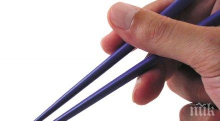 задържаха луд китаец убил трима души пръчки ядене