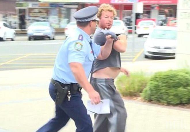 В Австралия не се шегуват! Полицай прекъсна пресконференция, за да арестува дребен нарушител (ВИДЕО)