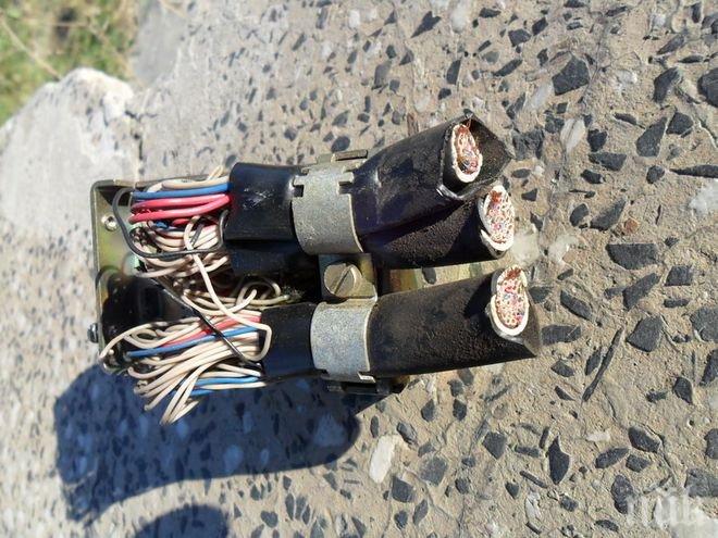 Чевръсти крадци задигнаха 400 метра телефонен кабел край Павликени