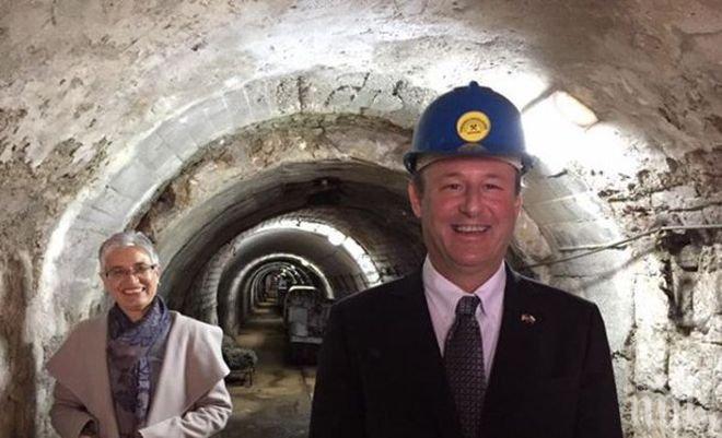 Американският посланик се разходи в пернишката мина (СНИМКИ)