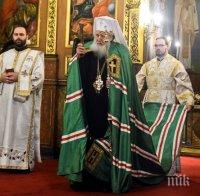 Патриарх Неофит благослови миряните на Цветница: Да се радват, че са християни и че могат да бъдат част от щастливите мигове на посрещането на Спасителя