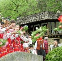 ЧЕСТИТ ПРАЗНИК! Лазаровден е! Момичетата могат публично да се момеят