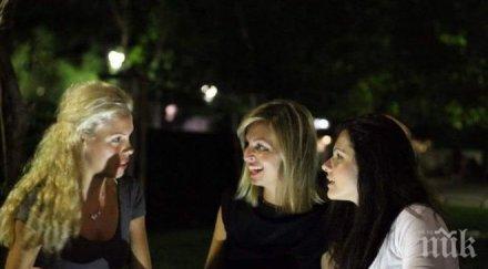 добро дело три момичета подаряват рокли абитуриентки