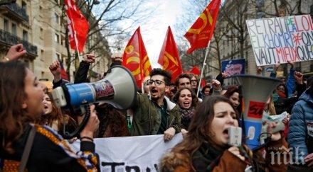 сирийски студенти протестират сградата оон дамаск