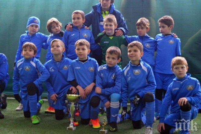 В Италия: 8 годишно дете-чудо расте в ”Левски”