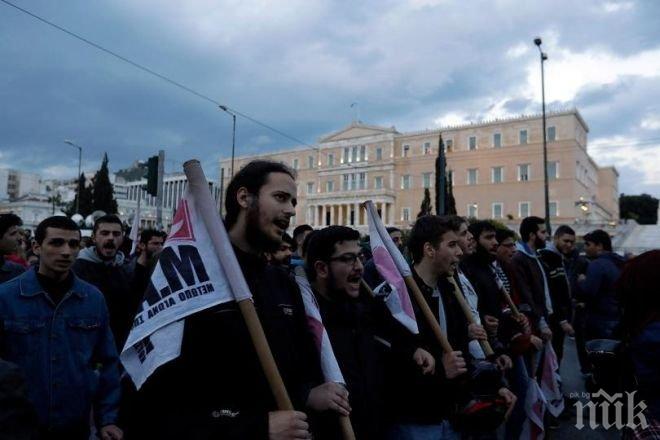 Гърците нямат спирка с протестите, напук на сделката с кредиторите 