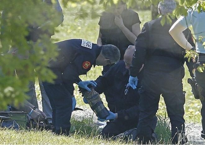 ИСТОРИЧЕСКИ МОМЕНТ! Вижте как баските сепаратисти от ЕТА предадоха оръжията си (СНИМКИ)