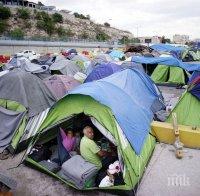 Във Франция разселват мигранти из цялата страна след опожаряването на лагер