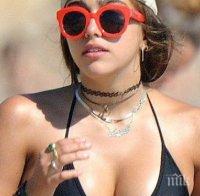 Дъщерята на Мадона отиде на плаж с косми под мишниците (СНИМКИ)