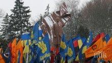 ЗЛОВЕЩО! Човешки останки намерени под паметника на националиста Бандера