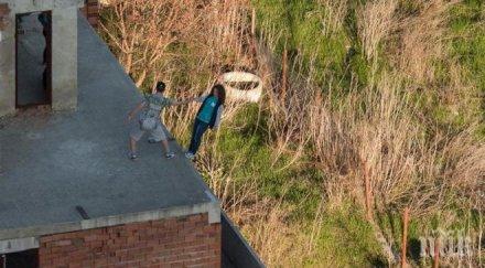 безумие младежи рискуват живота изоставена сграда варна снимки