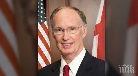 губернаторът алабама подаде оставка заради връзка подчинена